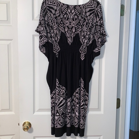 Black /White Flutter Sleeve Dress - Picture 2 of 2